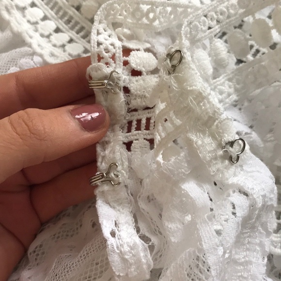 SOLD ✨ Francesca’s Sheer Lace Kimono - Picture 5 of 8